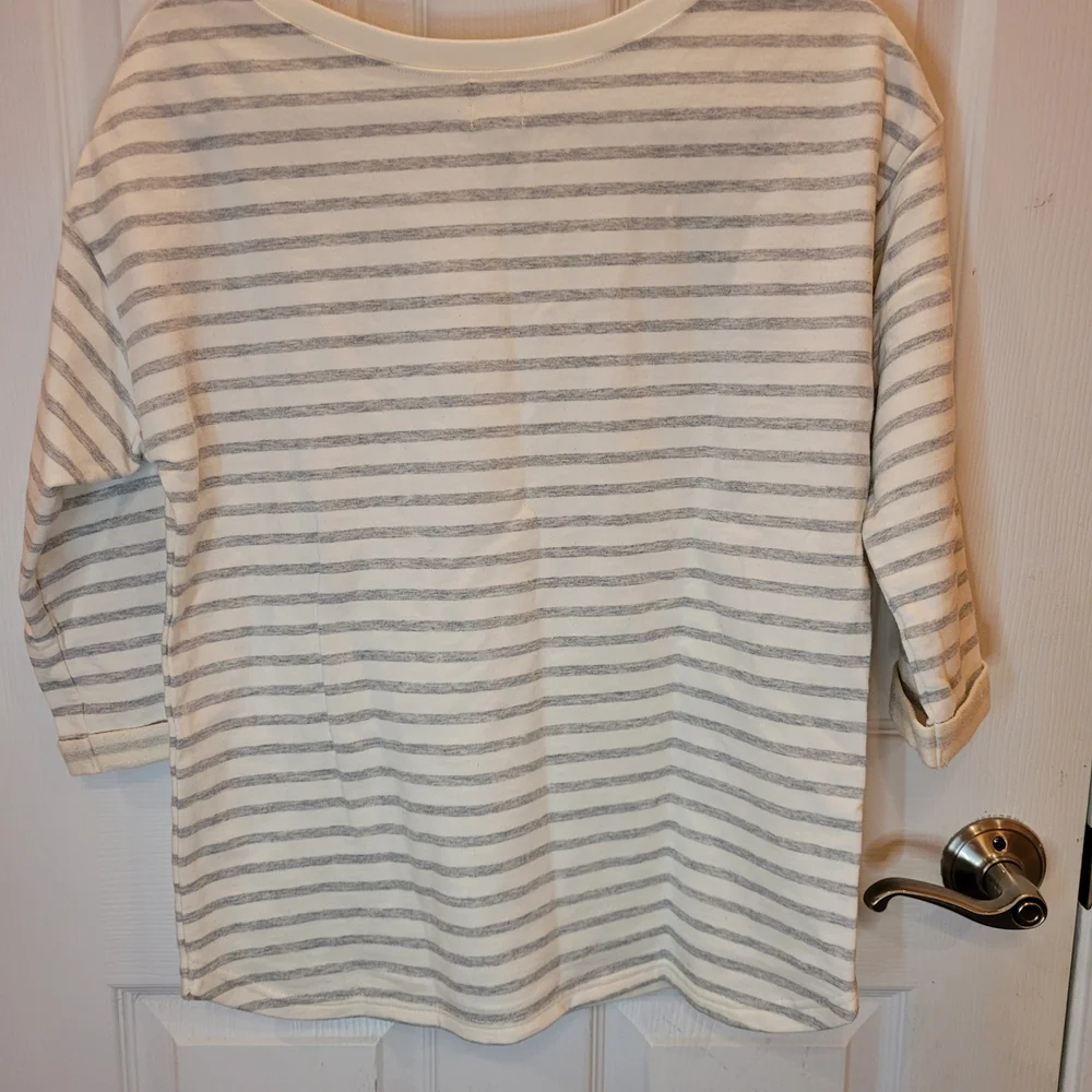 GAP Fit Cream and Gray Striped 3/4 Sleeve Sz Medium - Picture 6 of 9
